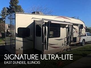 Used 2017 Rockwood Signature Ultra-Lite 8295WS available in East Dundee, Illinois
