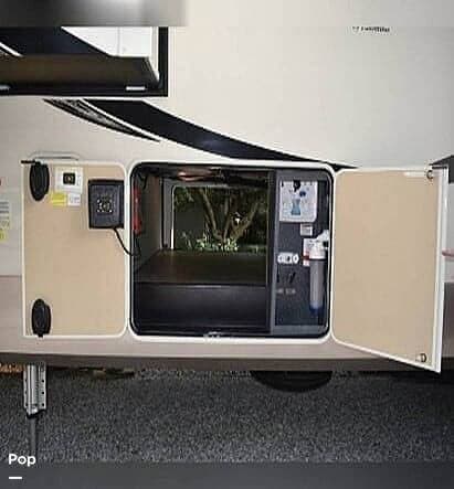 2018 Palomino Columbus Compass 340 RKC - Used Fifth Wheel For Sale by Pop RVs in Sarasota, Florida