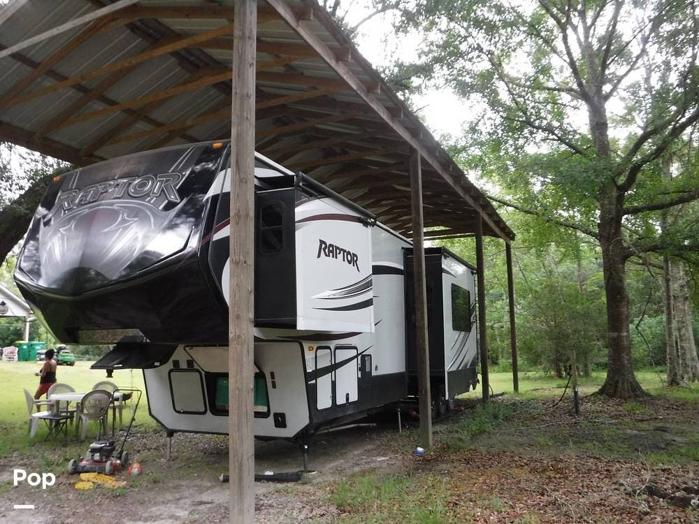 2015 Keystone Raptor 415RP - Used Toy Hauler For Sale by Pop RVs in Moss Point, Mississippi features Slideout, Leveling Jacks, Awning, Generator, Air Conditioning