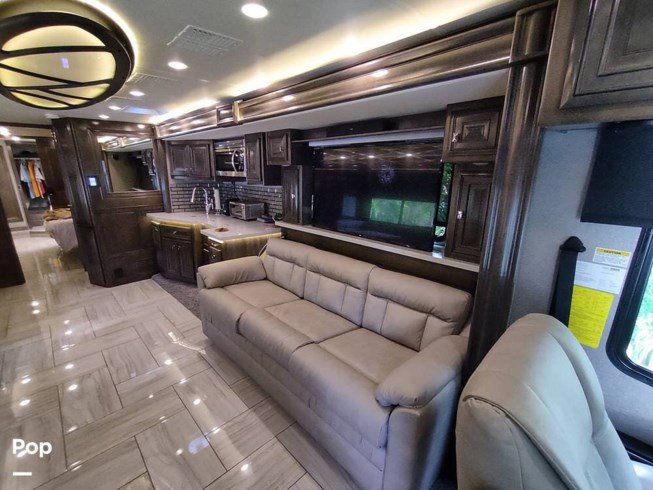 2019 Discovery LXE 44H by Fleetwood from Pop RVs in Fort Lauderdale, Florida