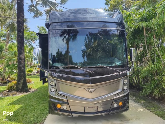 2019 Fleetwood Discovery LXE 44H - Used Diesel Pusher For Sale by Pop RVs in Fort Lauderdale, Florida