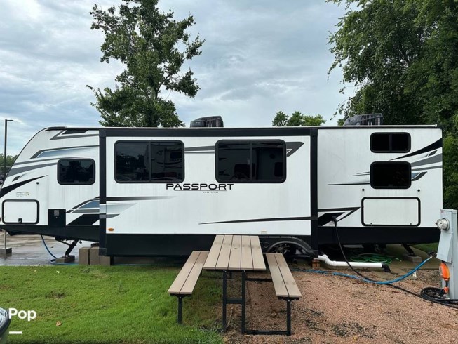 2022 Keystone Passport SL Series 282QB - Used Travel Trailer For Sale by Pop RVs in Webster, Texas