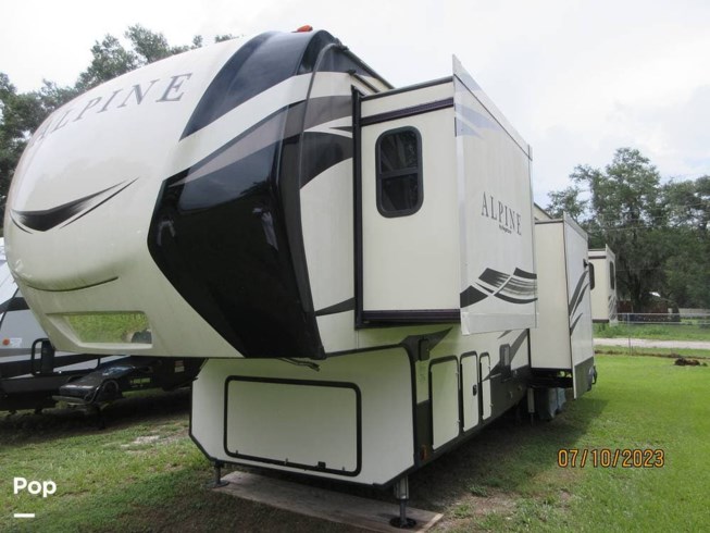 2019 Keystone Alpine 3851RD - Used Fifth Wheel For Sale by Pop RVs in Plant City, Florida