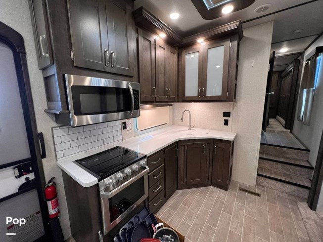 2019 Montana High Country 381TH by Keystone from Pop RVs in Nowthen, Minnesota