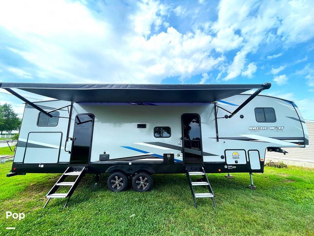2022 Cherokee Arctic Wolf 321BH - Used Fifth Wheel For Sale by Pop RVs in Evansville, Indiana features Awning, Leveling Jacks, Air Conditioning, Slideout