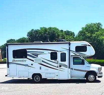 2017 Forest River Sunseeker 2290S - Used Class C For Sale by Pop RVs in Conover, North Carolina