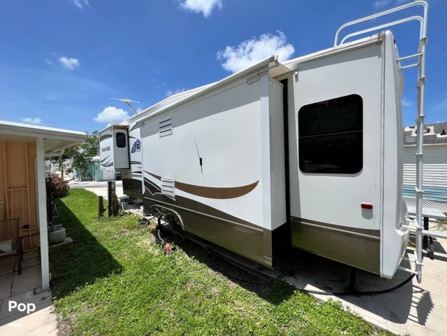 2011 Cedar Creek 34RLSA by Forest River from Pop RVs in Naples, Florida