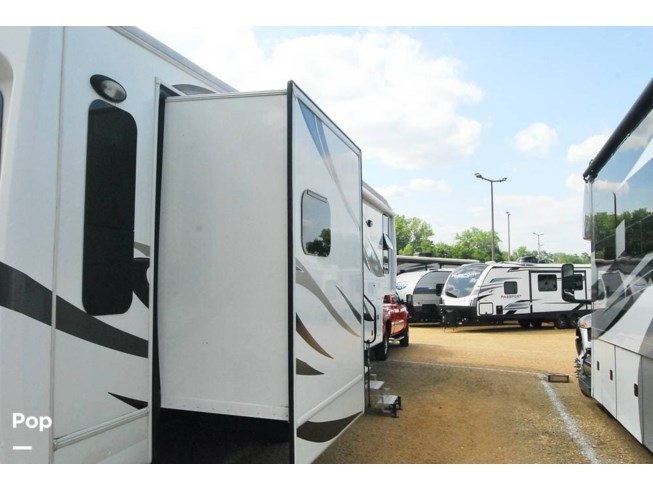 2011 Forest River Cardinal 3150RL - Used Fifth Wheel For Sale by Pop RVs in Inver Grove Heights, Minnesota