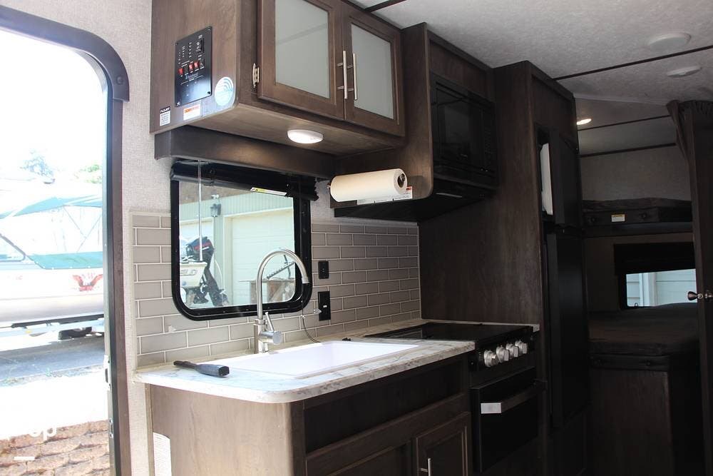 Used 2020 Coleman Lantern 215BH Bunk House available in Vancouver, Washington