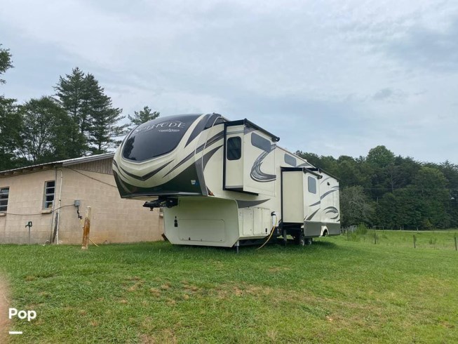 2019 Grand Design Solitude 377MBS-R - Used Fifth Wheel For Sale by Pop RVs in Murrayville, Georgia