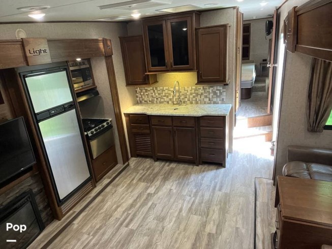 2017 Highland Ridge Light 297RLS - Used Fifth Wheel For Sale by Pop RVs in Wood River, Illinois