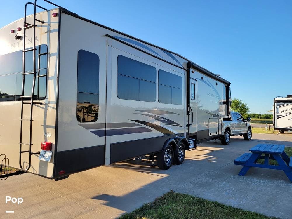 2018 Montana High Country 331RL by Keystone from Pop RVs in Fort Worth, Texas