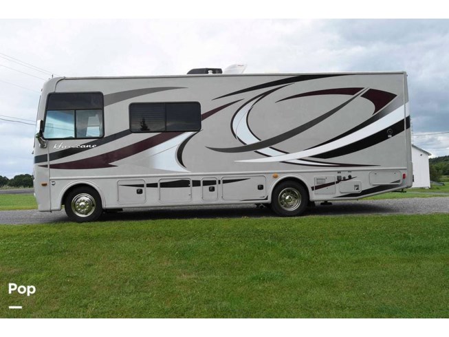 2014 Thor Motor Coach Hurricane 27k - Used Class A For Sale by Pop RVs in Copenhagen, New York