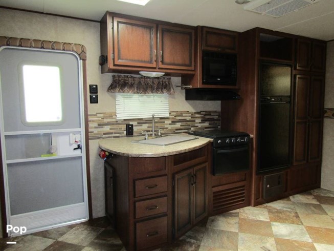 2014 CrossRoads Zinger ZT 250RB - Used Travel Trailer For Sale by Pop RVs in Trenton, Georgia