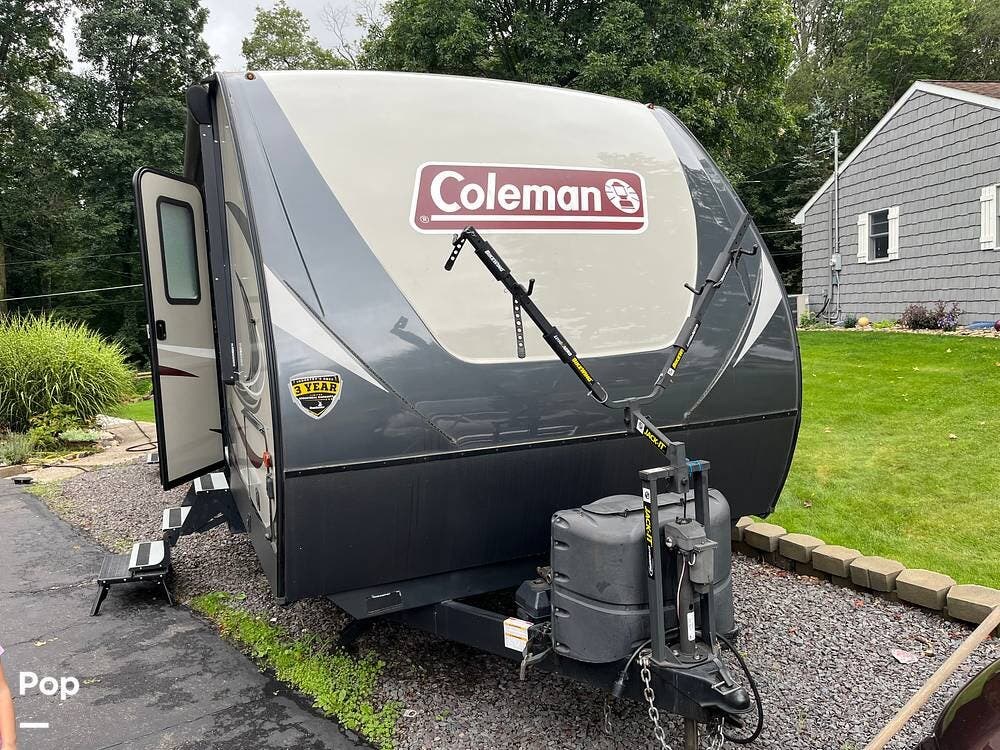 2019 Dutchmen Coleman Light 3015BH - Used Travel Trailer For Sale by Pop RVs in Mountaintop, Pennsylvania features Slideout, Leveling Jacks, Air Conditioning, Awning