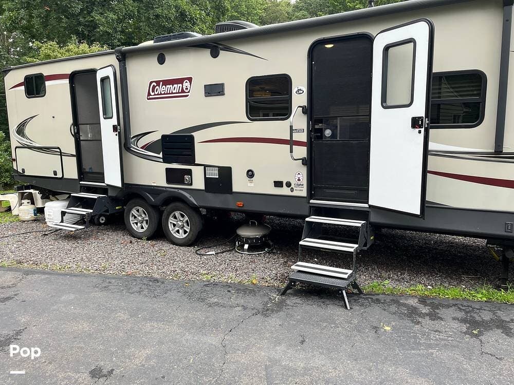 2019 Dutchmen Coleman Light 3015BH - Used Travel Trailer For Sale by Pop RVs in Mountaintop, Pennsylvania features Awning, Slideout, Leveling Jacks, Air Conditioning