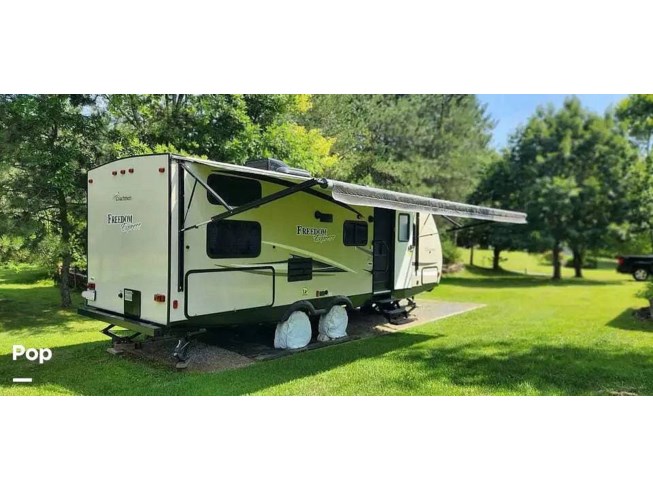 2017 Coachmen Freedom Express 257BHS - Used Travel Trailer For Sale by Pop RVs in Hemlock, New York