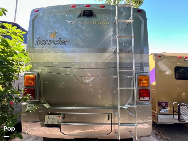 2007 Bounder 33R by Fleetwood from Pop RVs in Sarasota, Florida