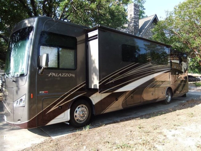2017 Thor Motor Coach Palazzo 36.3 - Used Diesel Pusher For Sale by Pop RVs in Windcrest, Texas
