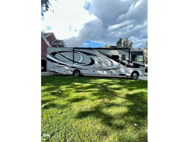 2014 Hurricane 34F by Thor Motor Coach from Pop RVs in Macomb, Michigan