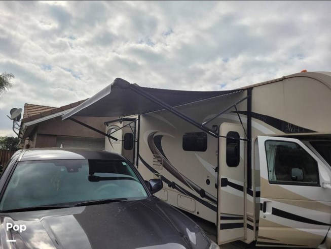 2015 Chateau 31L by Thor Motor Coach from Pop RVs in Barstow, California