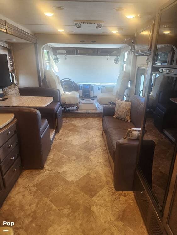 2017 Thor Motor Coach Windsport 34P - Used Class A For Sale by Pop RVs in Rowland Heights, California features Slideout, Generator, Awning, Air Conditioning