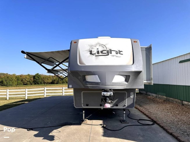 2017 Highland Ridge Light 293RLS - Used Fifth Wheel For Sale by Pop RVs in Garden City, Missouri