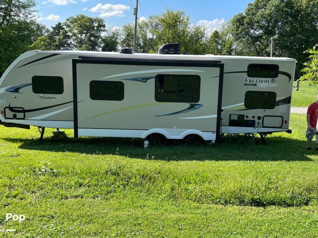 2019 Coachmen Freedom Express 292BHDS - Used Travel Trailer For Sale by Pop RVs in Lisbon, Ohio