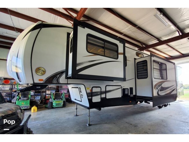 2022 Forest River Sabre 37FLL - Used Fifth Wheel For Sale by Pop RVs in Kemp, Texas