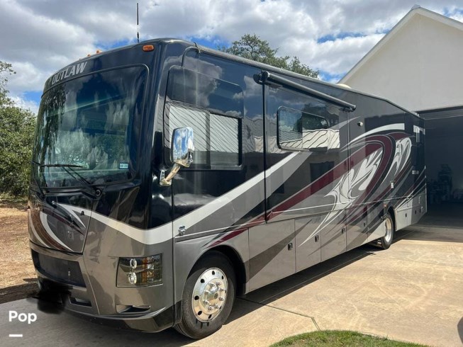 2018 Outlaw 37RB by Thor Motor Coach from Pop RVs in Bulverde, Texas