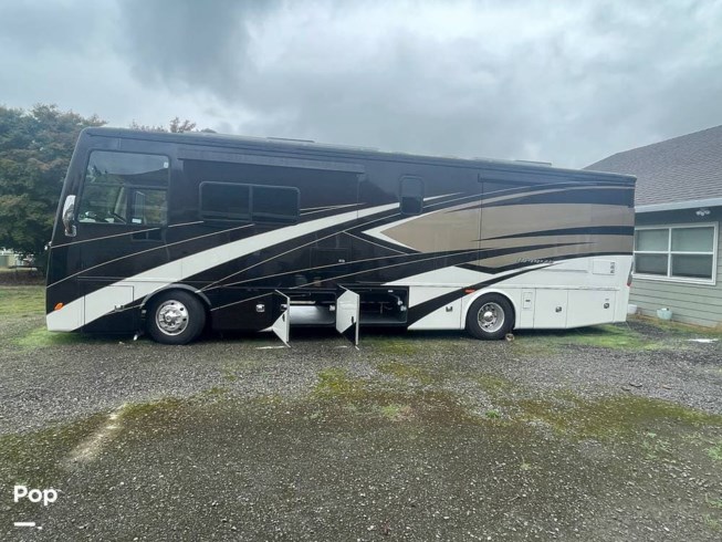 2022 Tiffin Allegro Breeze 33 BR - Used Diesel Pusher For Sale by Pop RVs in Oregon City, Oregon