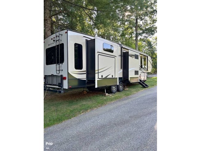 2017 Keystone Montana High Country 362RD - Used Fifth Wheel For Sale by Pop RVs in East Brookfield, Massachusetts