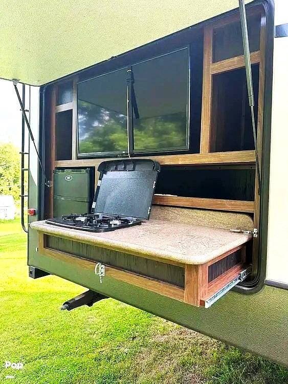 Used 2017 Keystone Sprinter 326FWBHS available in Leesburg, Ohio