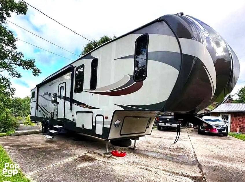 2017 Keystone Sprinter 326FWBHS - Used Fifth Wheel For Sale by Pop RVs in Leesburg, Ohio features Awning, Slideout, Air Conditioning, Leveling Jacks
