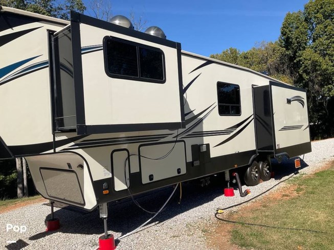 2020 CrossRoads Cameo 3921BR - Used Fifth Wheel For Sale by Pop RVs in Cassville, Missouri