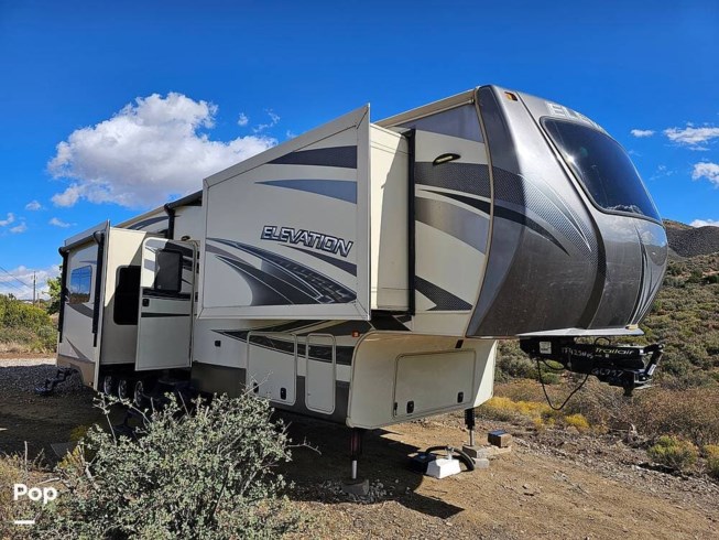 2015 CrossRoads Elevation Sonoma TF-42SN - Used Toy Hauler For Sale by Pop RVs in Sarasota, Florida