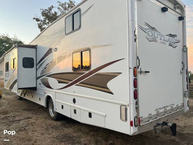 2008 Outlaw 3612 by Thor Motor Coach from Pop RVs in Sacramento, California