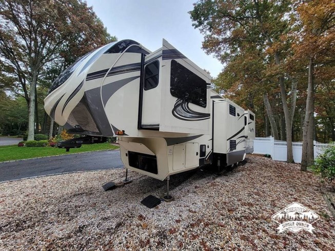 2020 Grand Design Solitude 380FL - Used Fifth Wheel For Sale by Pop RVs in Commack, New York