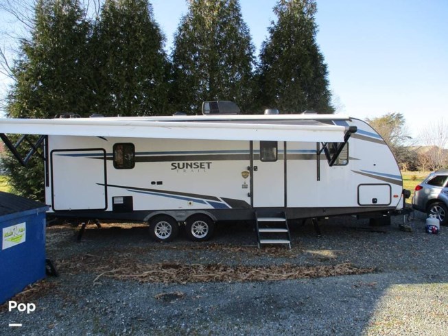 2020 CrossRoads Sunset Trail 253RB - Used Travel Trailer For Sale by Pop RVs in Georgetown, Delaware