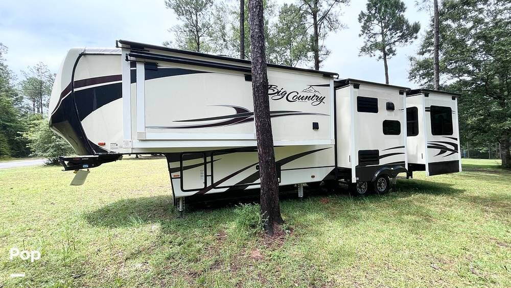 2019 Heartland Big Country 3965DSS - Used Fifth Wheel For Sale by Pop RVs in Milton, Florida features Awning, Slideout, Air Conditioning, Leveling Jacks