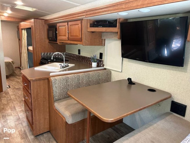 2017 Winnebago Sunstar 31BE - Used Class A For Sale by Pop RVs in Davie, Florida