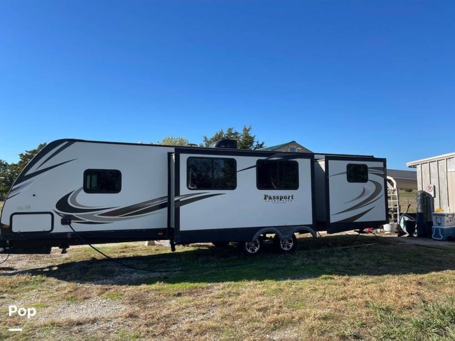 2018 Keystone Passport 3320BH - Used Travel Trailer For Sale by Pop RVs in Valley View, Texas