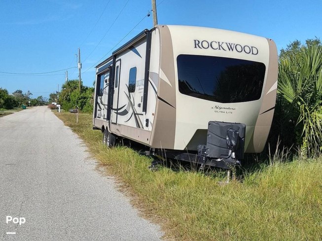 2018 Forest River Rockwood Ultra Lite 8332BS - Used Travel Trailer For Sale by Pop RVs in Port Charlotte, Florida