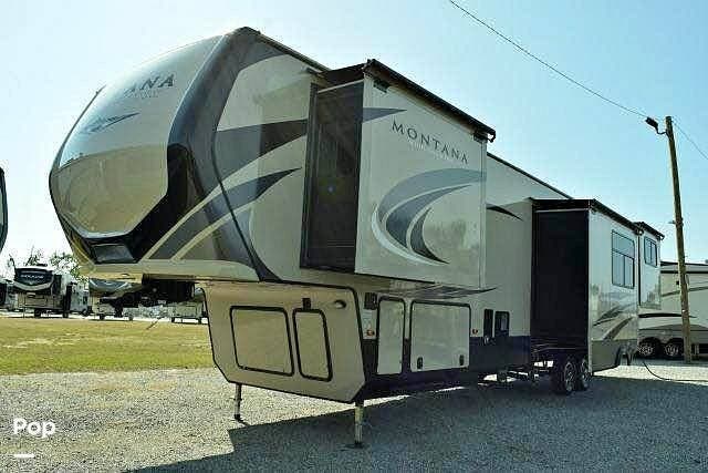 2019 Keystone Montana High Country 373RD - Used Fifth Wheel For Sale by Pop RVs in Theodore, Alabama features Air Conditioning, Generator, Slideout, Awning, Leveling Jacks
