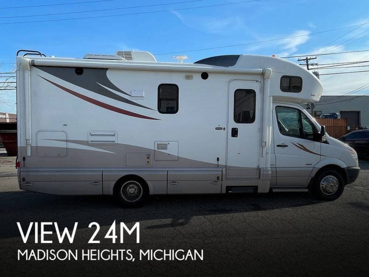 Used 2014 Winnebago View 24M available in Madison Heights, Michigan