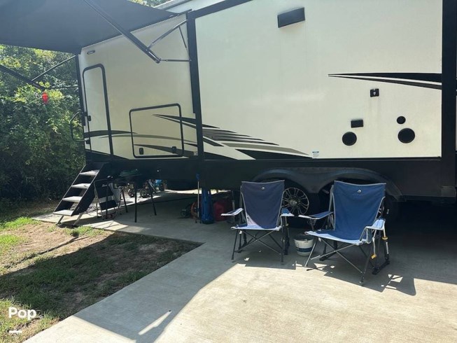 2022 Cardinal 383bhle by Forest River from Pop RVs in Magnolia, Texas