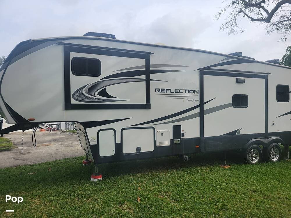 2022 Forest River Reflection 311BHS - Used Fifth Wheel For Sale by Pop RVs in Palmetto Bay, Florida features Awning, Slideout, Leveling Jacks, Air Conditioning