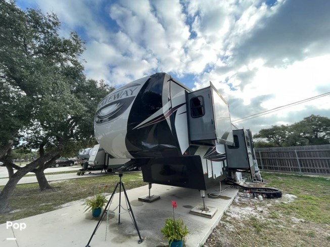 2017 Heartland Gateway 3712RDMB - Used Fifth Wheel For Sale by Pop RVs in Aransas Pass, Texas