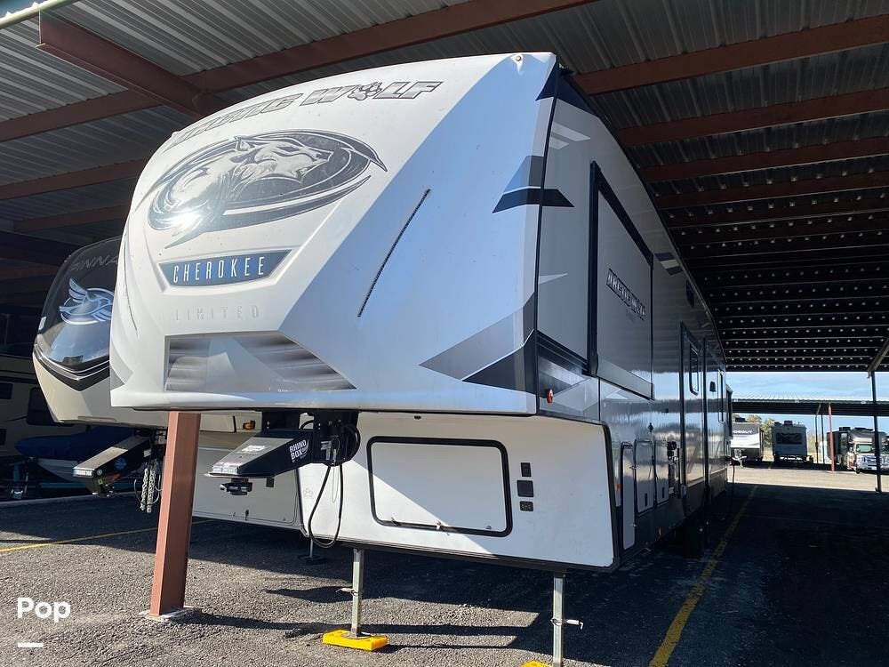 2021 Cherokee Arctic Wolf 3660SUITE - Used Fifth Wheel For Sale by Pop RVs in Wilmar, Arkansas features Leveling Jacks, Air Conditioning, Slideout, Awning