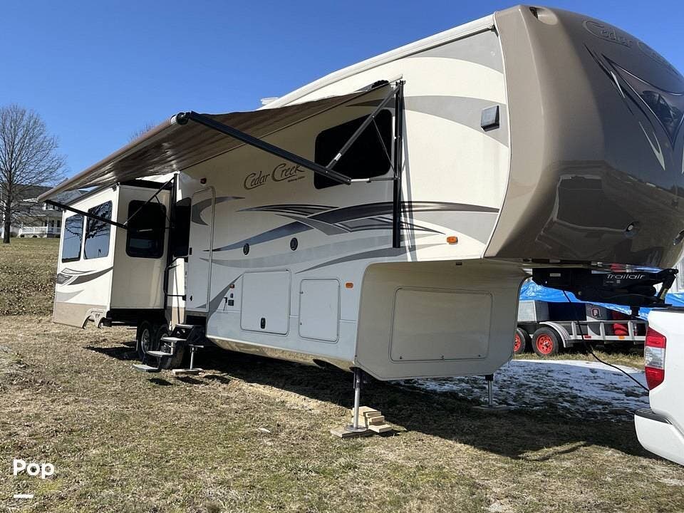 2016 Forest River Cedar Creek 36CKTS - Used Fifth Wheel For Sale by Pop RVs in Zanesville, Ohio features Awning, Air Conditioning, Leveling Jacks, Slideout